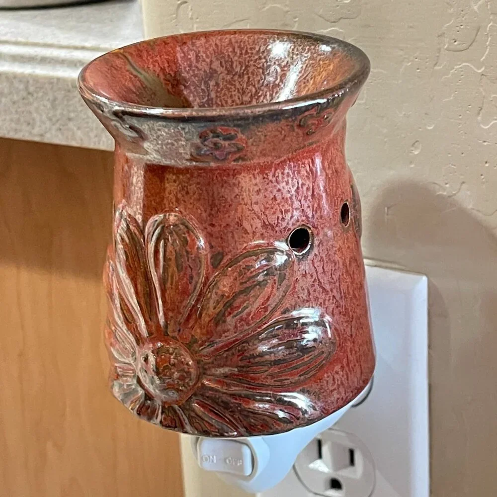 Scentsy Boho Chic Wall Wax Scent Warmer Nightlight Daisy Flower Plug-In
